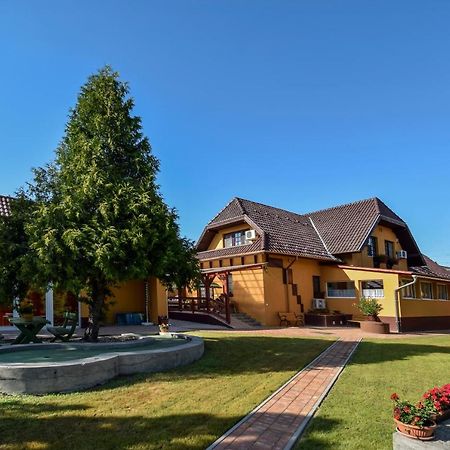 Hotel Gála Panzió Simontornya Esterno foto