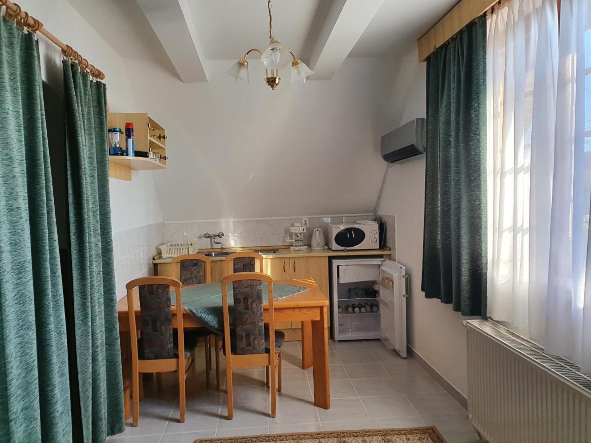 Hotel Gála Panzió Simontornya Esterno foto