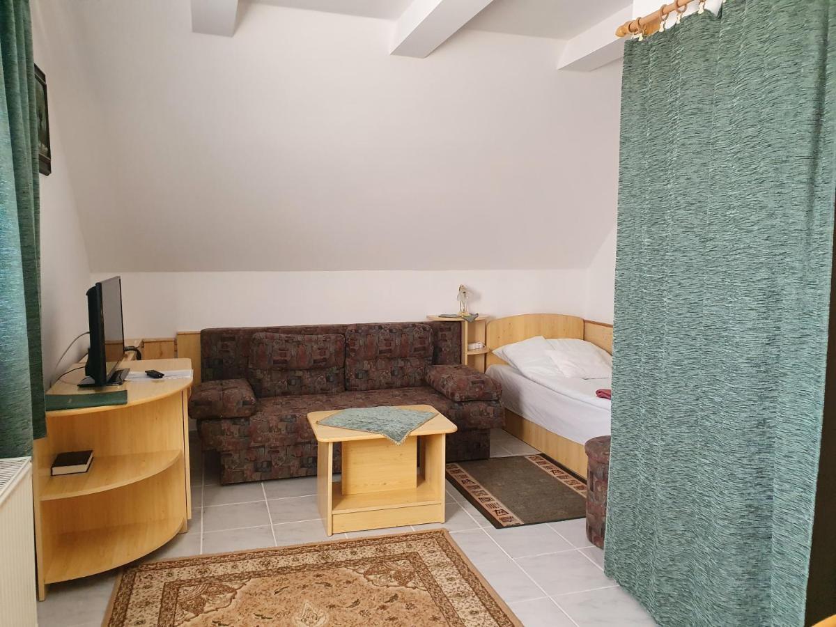 Hotel Gála Panzió Simontornya Esterno foto