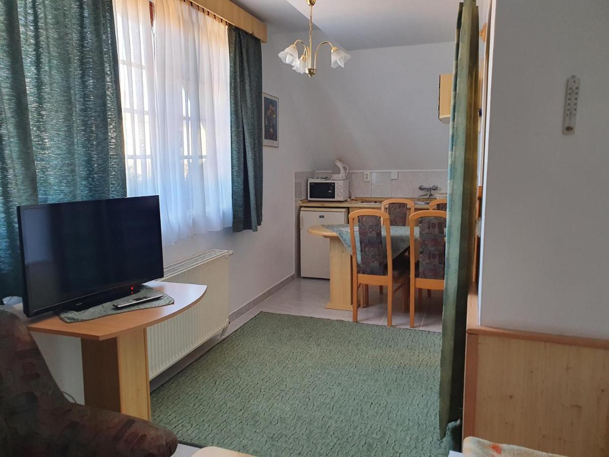 Hotel Gála Panzió Simontornya Esterno foto