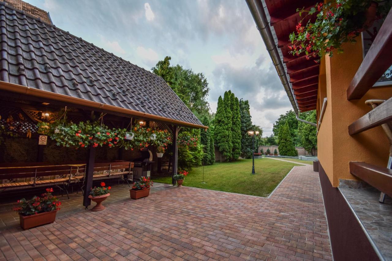 Hotel Gála Panzió Simontornya Esterno foto