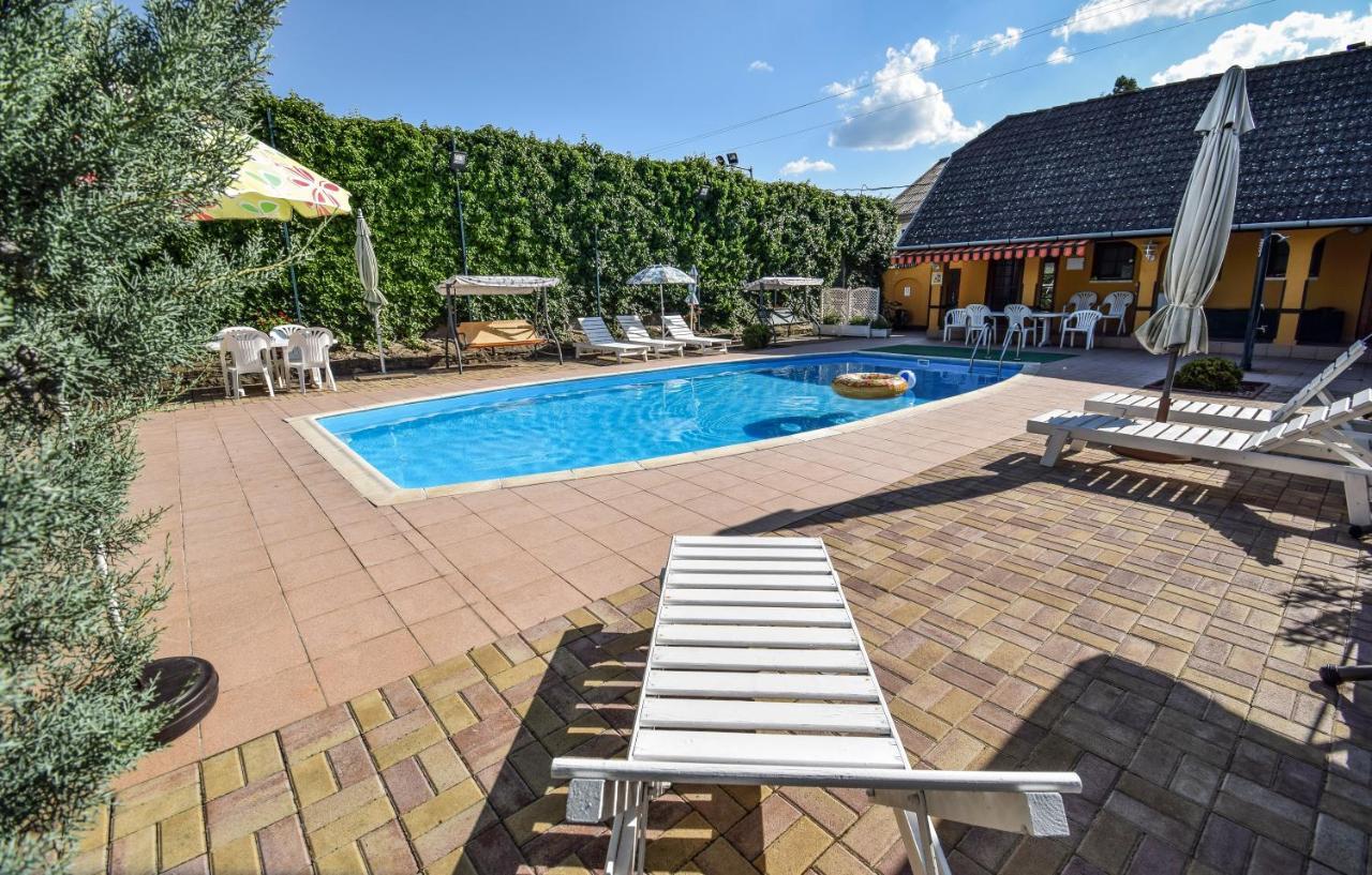 Hotel Gála Panzió Simontornya Esterno foto