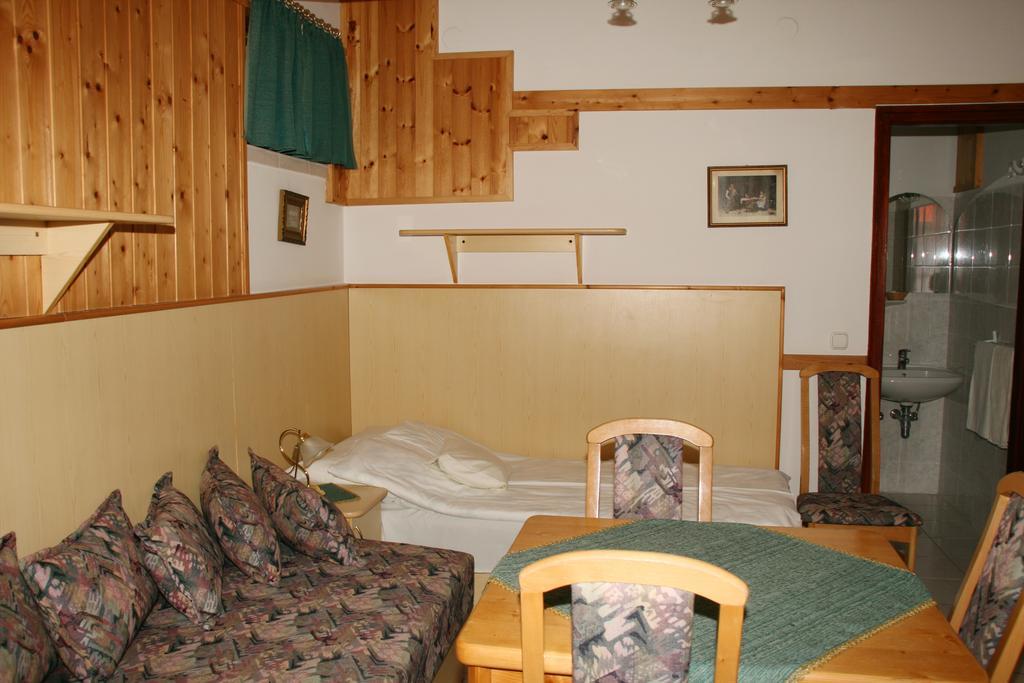 Hotel Gála Panzió Simontornya Esterno foto